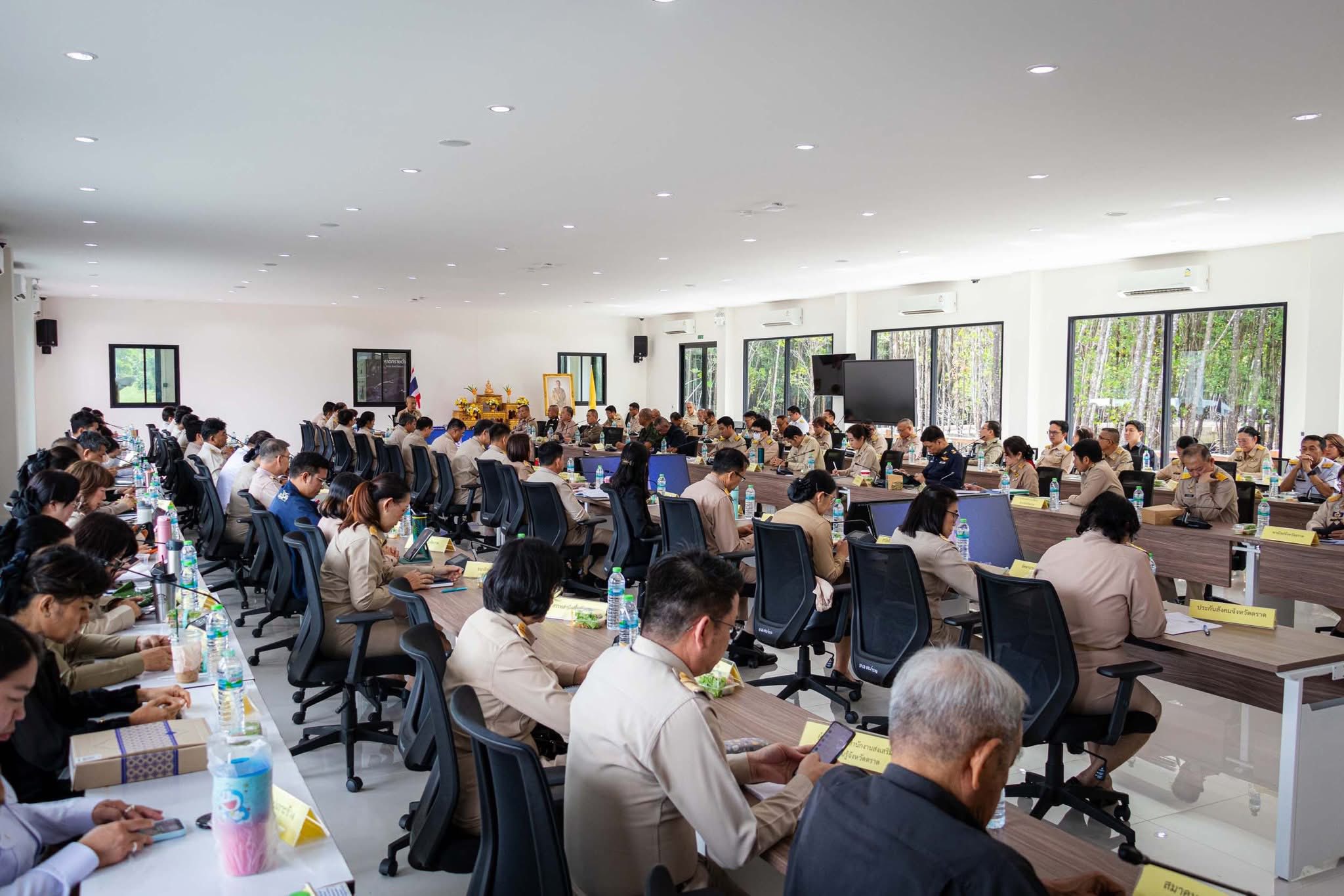 เข้าร่วมประชุมคณะกรมการจังหวัดและหัวหน้าส่วนราชการจังหวัดตราด ประจำเดือนตุลาคม 2568 