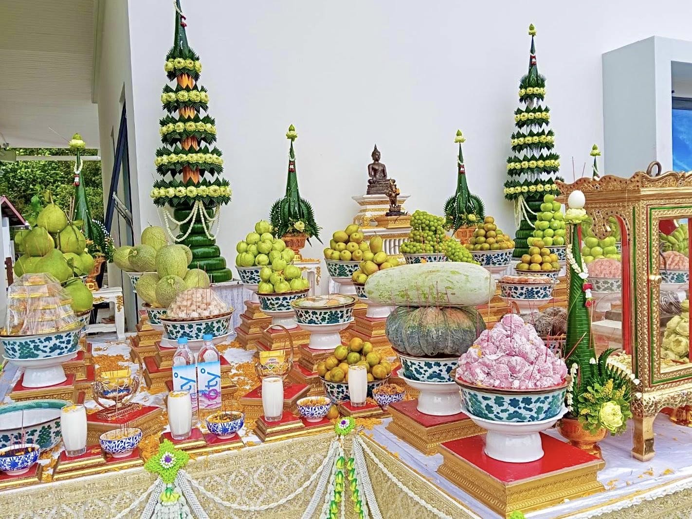 งานทำบุญสำนักงานที่ตั้งแห่งใหม่ของศูนย์ส่งเสริมการเรียนรู้ทรัพยากรทางทะเลและชายฝั่งที่ 1 และการกำกับป่าในเมืองตราด ณ "หาดทรายดำ 1 เดียวในสยาม" ซึ่งตั้งอยู่ที่ บ้านเลขที่ 6 หมู่ที่ 6 ตำบลแหลมงอบ อำเภอแหลมงอบ จังหวัดตราด